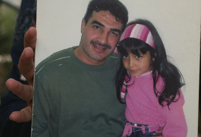 Yara à l’âge de 6 ans, avec son père