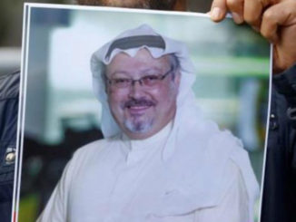 Photo de Jamal Khashoggi tenue par un manifestant à Istanbul