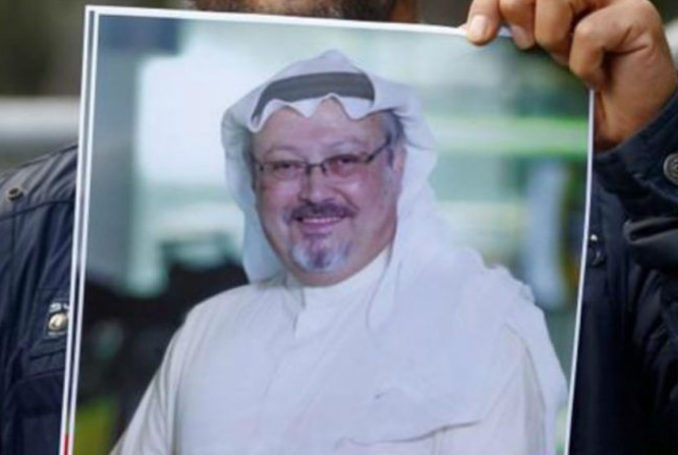 Photo de Jamal Khashoggi tenue par un manifestant à Istanbul