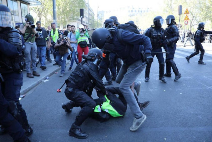 Violences policières contre les Gilets Jaunes - Photo : Olivier Arandel