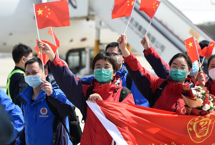 Une équipe médicale envoyée en renfort à Wuhan rentre chez elle, dans la province de l’Anhui – Photo : réseaux sociaux